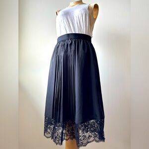 Tuxedo style midi skirt with lace